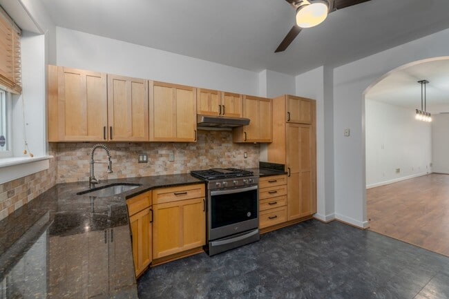 Building Photo - 5 N Linwood Ave