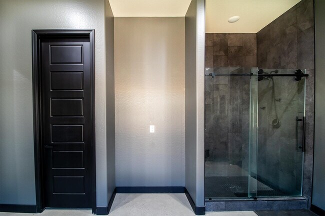 Building Photo - 14144 W Smoketree Dr