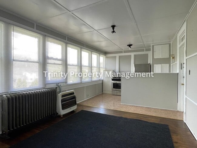 Building Photo - 628 Mulberry Ave