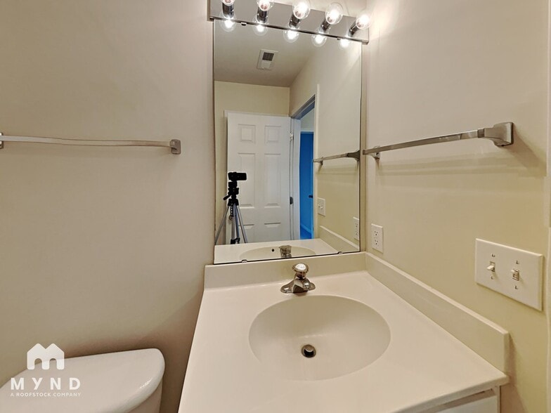 Building Photo - 10629 Claude Freeman Dr