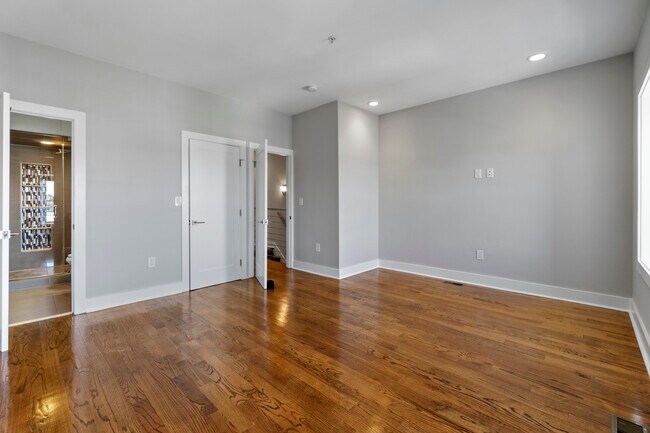 Building Photo - 2118 4th St NE