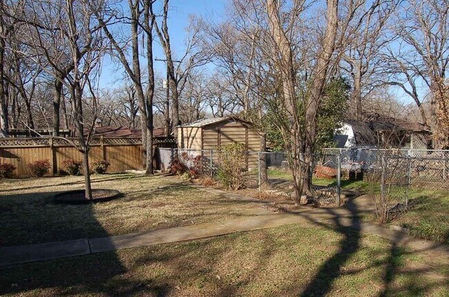 Building Photo - 214 Juniper St