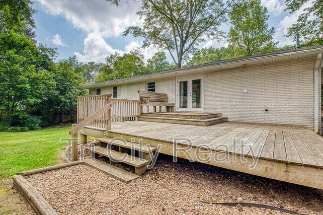Building Photo - 212 Hilltop Dr