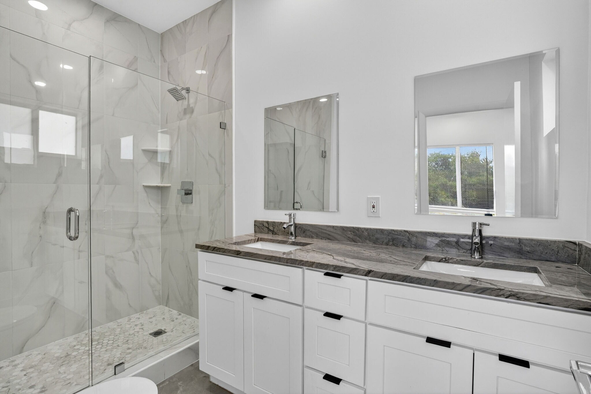 Building Photo - 655 NW 24th Ave