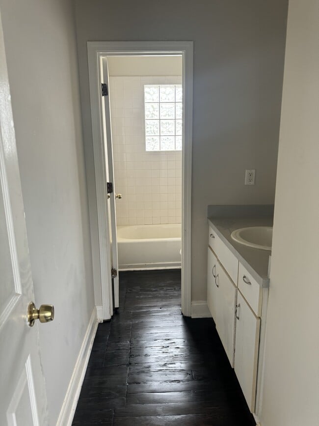 Building Photo - 799 Cascade Ave SW