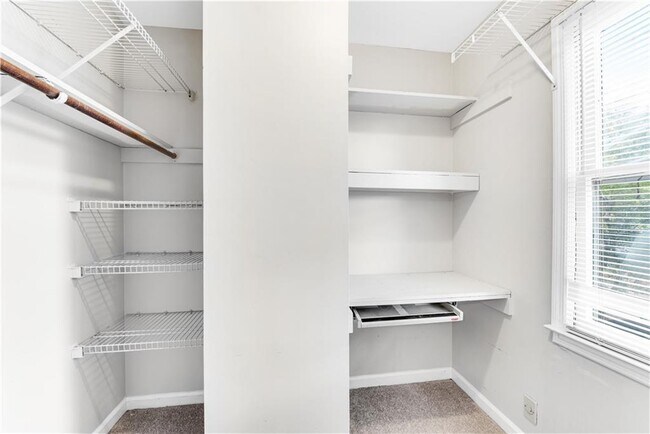 Building Photo - 1420 Old Virginia Ct SE