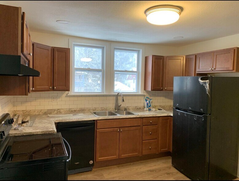 Building Photo - 201 Avery Ave