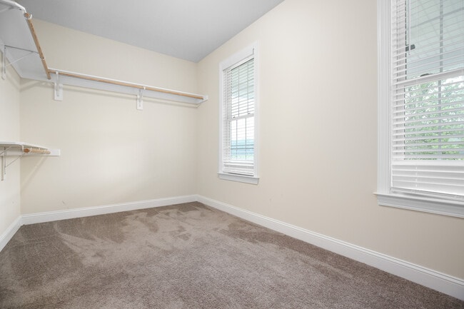 Building Photo - 6337 Louisianna Rd