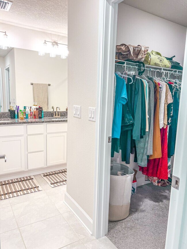 Building Photo - Beautiful 3 Bedroom Home with Pond View & No Rear Neighbors