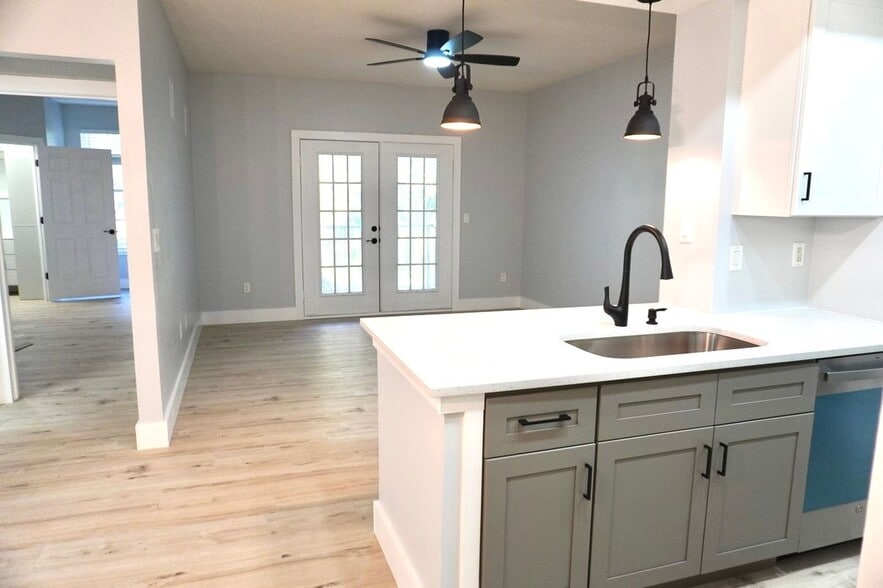 Building Photo - 14341 Fredricksburg Dr