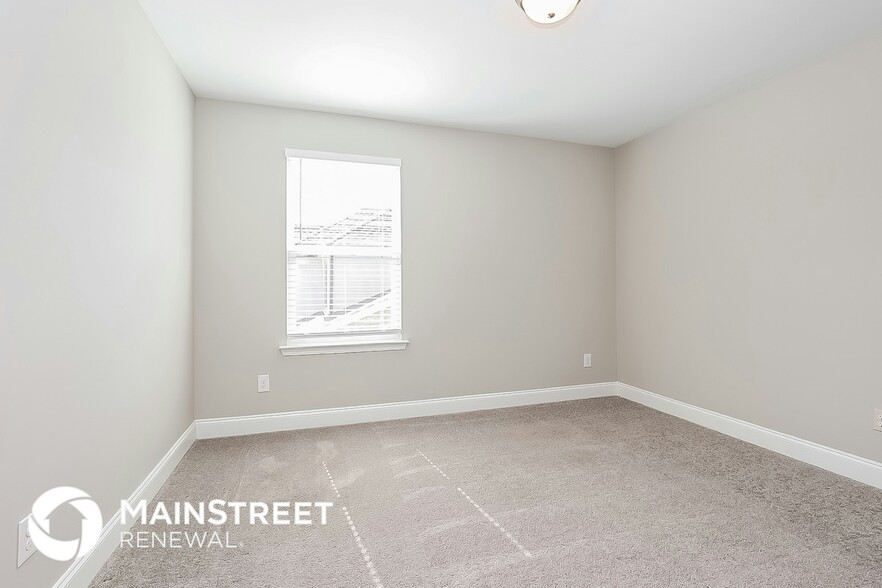 Building Photo - 608 Oakvale Ln