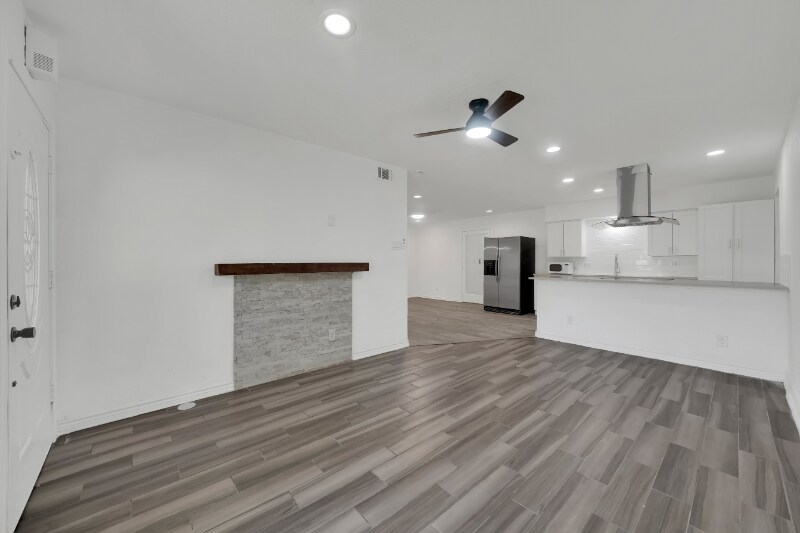 Building Photo - 4622 Bayview Dr