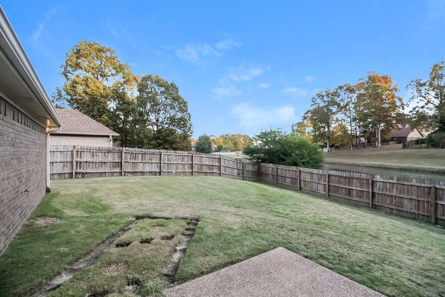 Building Photo - 55 Lakewood Cove