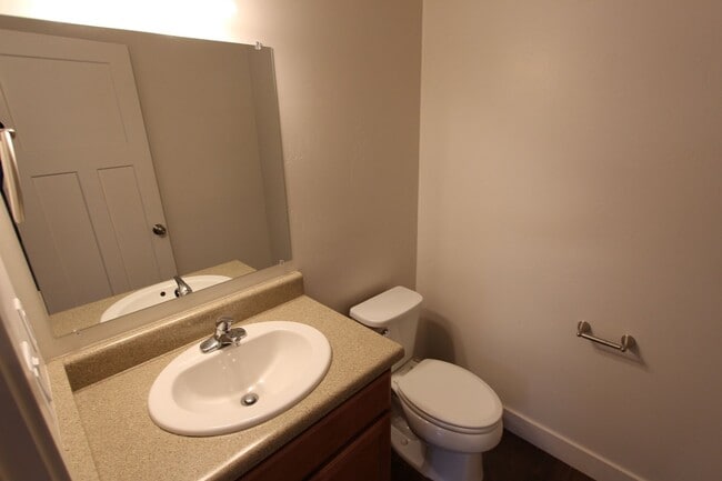 Building Photo - $500 OFF THE FIRST MONTHS RENT! Home in Mo...