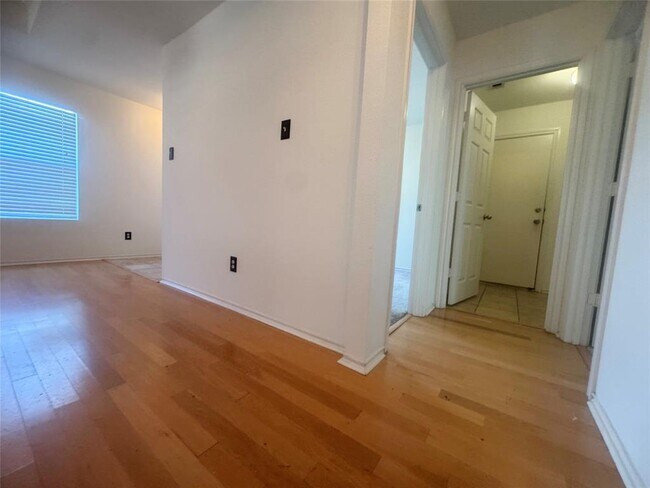 Building Photo - 5648 Brougham Way