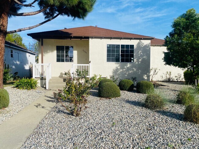 Building Photo - 6004 Lindley Ave