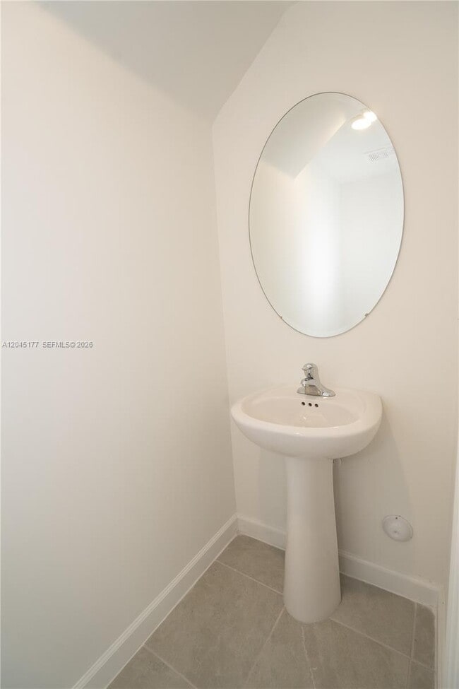 Building Photo - 270 SW 159th Pl