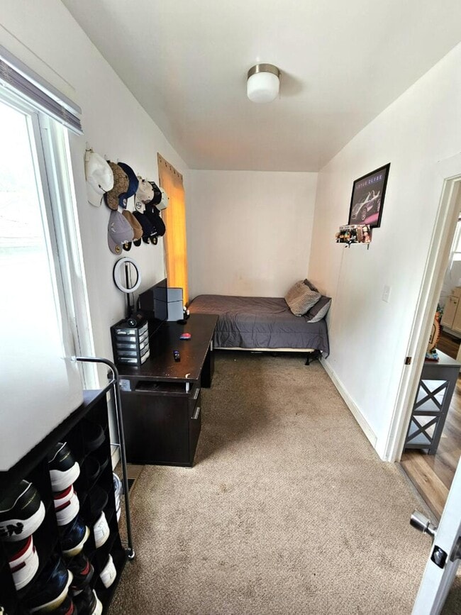 Building Photo - 454 S Des Plaines St