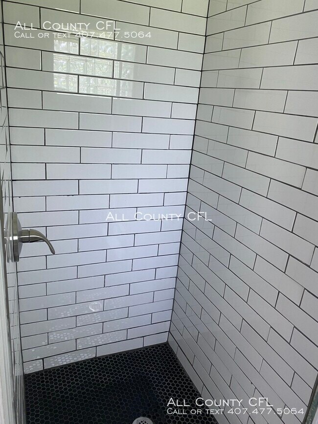Building Photo - 1060 N Lakemont Ave