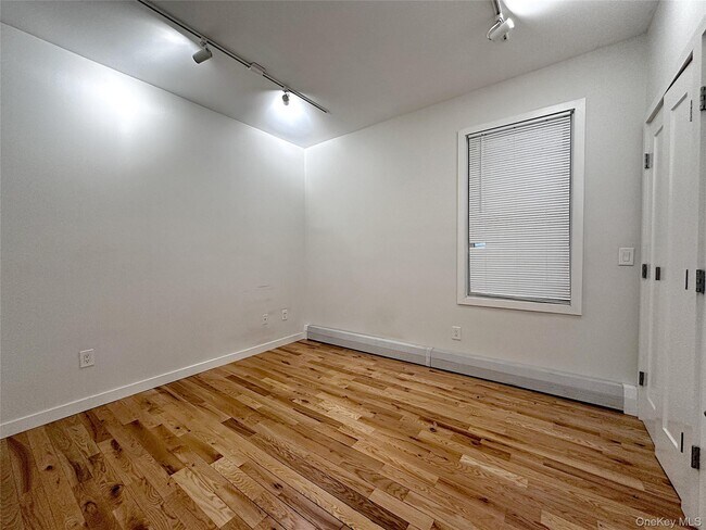 Building Photo - 437 Warburton Ave