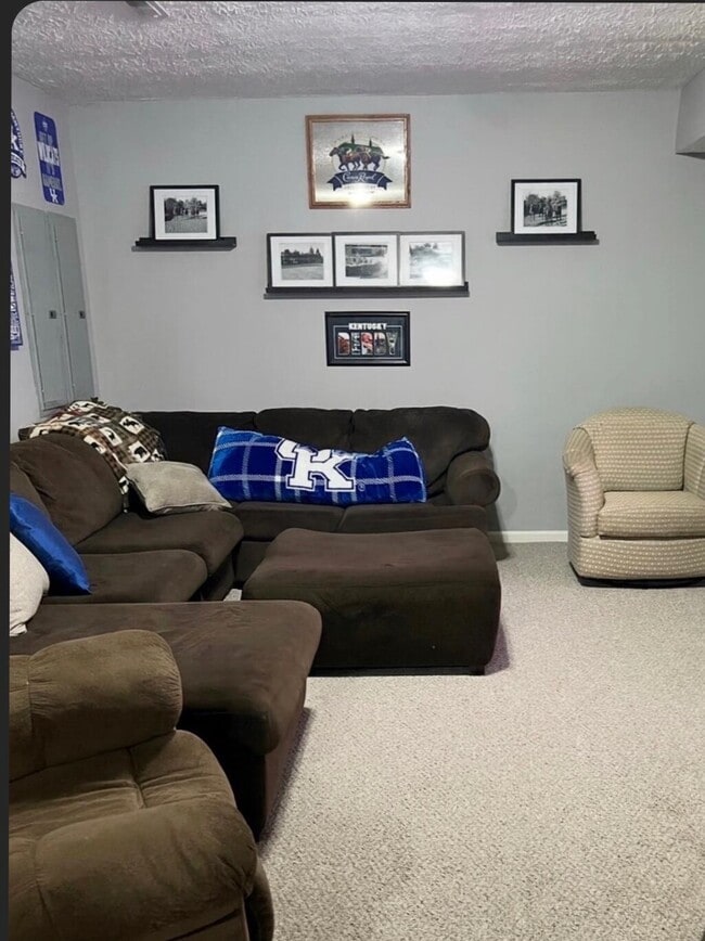 Building Photo - 2688 Woodlawn Way