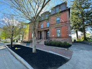 Building Photo - 134 Middle Street