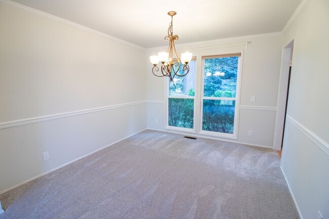 Building Photo - 4bd/2.75ba Sammamish Home