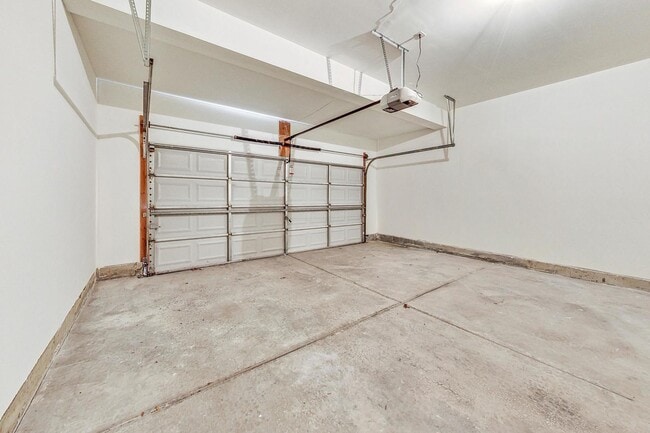 Building Photo - 1686 Buckingham Dr