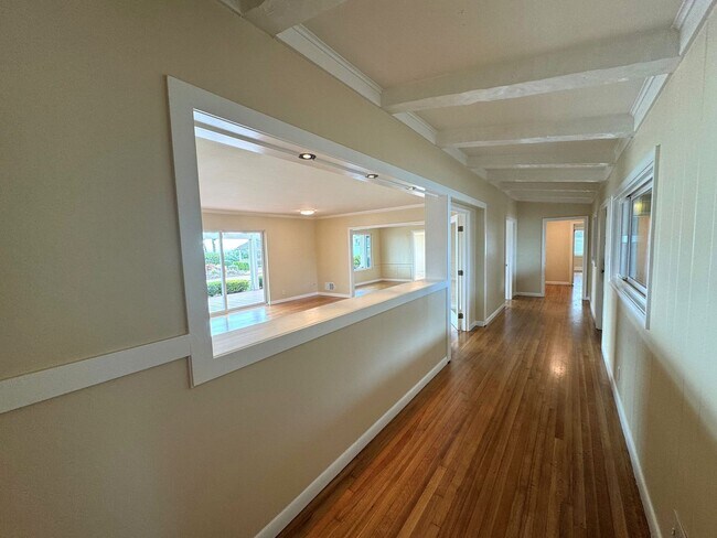 Building Photo - Hillside Ventura Home- Gorgeous Ocean View!!