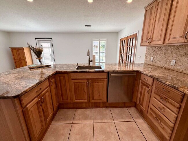 Building Photo - 147 Sunflower Cir