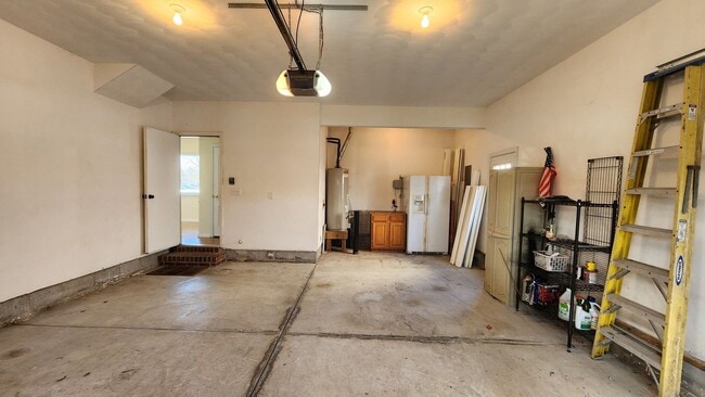 Building Photo - Sawyer Lakes