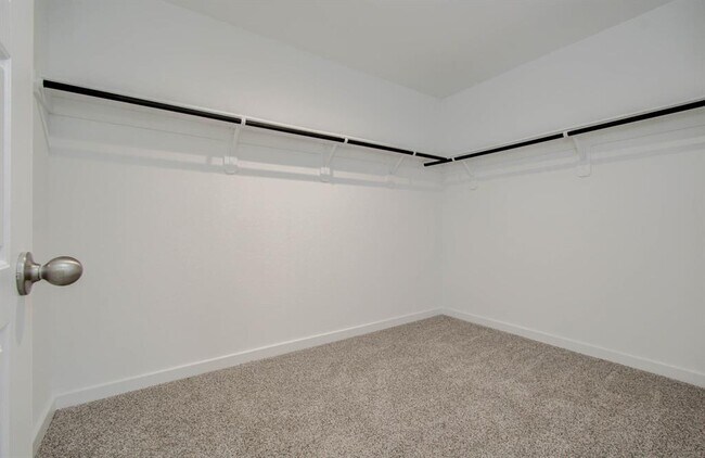 Building Photo - 1010 Desert Willow Dr