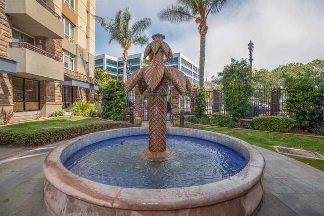 Building Photo - Rare Corner 3BR with Great Natural Light + 2 Parking Spaces