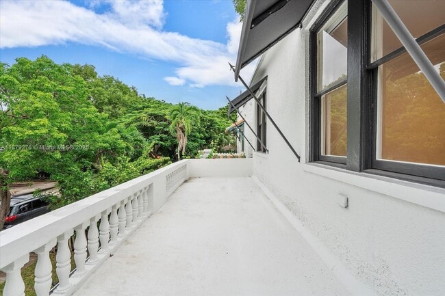 Building Photo - 177 NE 44th St