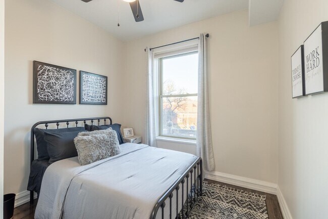 Building Photo - 5536 S King Dr