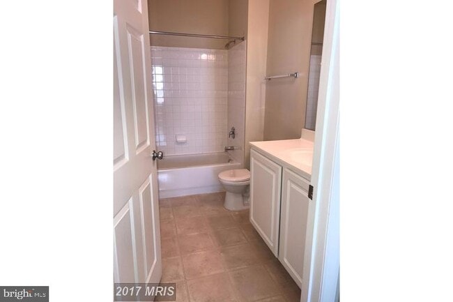 Building Photo - 22725 Thimbleberry Sq