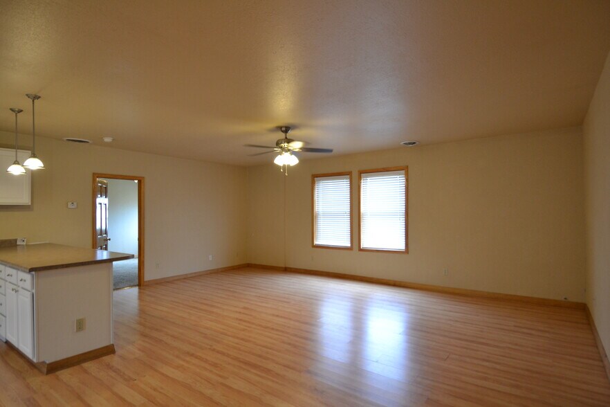 Building Photo - 1203 S Osteopathy Ave