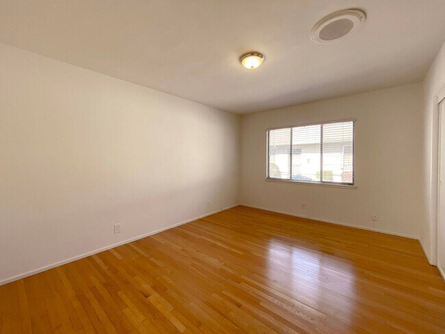 Building Photo - 215 S Baldwin Ave