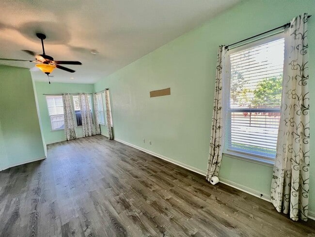 Building Photo - 1308 Creekstone Dr