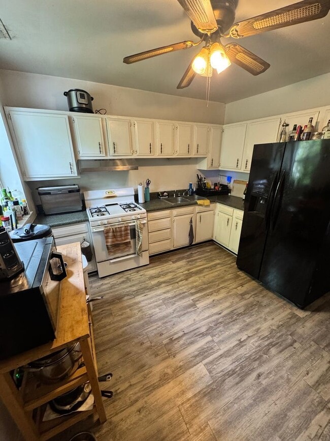 Building Photo - 3 bed 2 bath close to VCU
