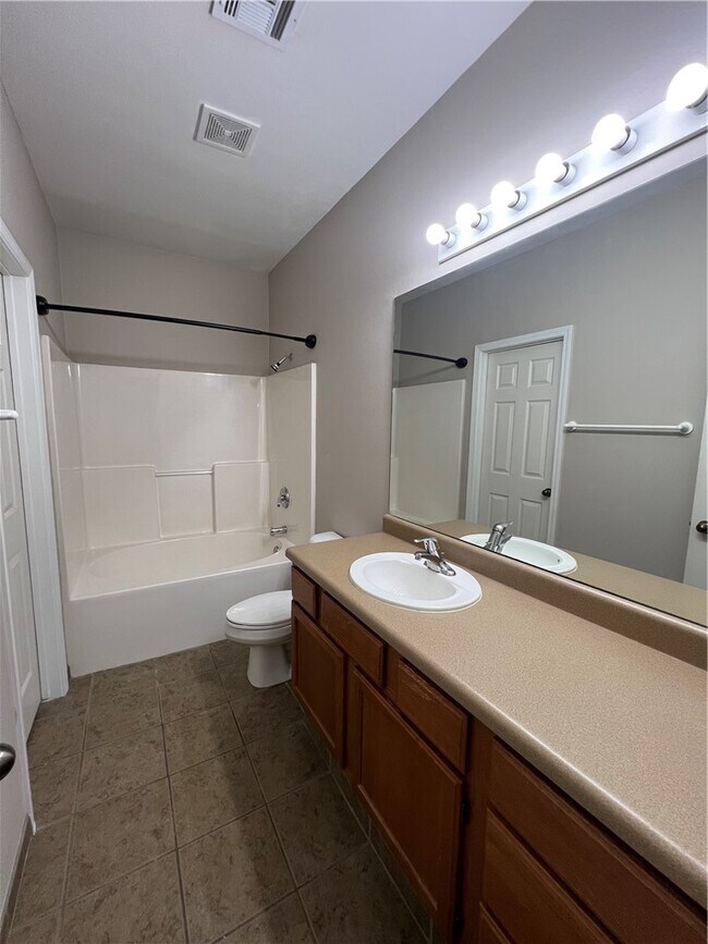 Building Photo - 3014 SE J St