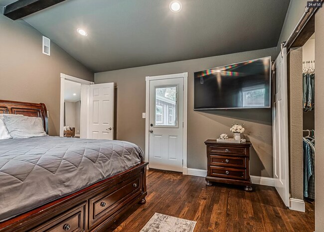 Building Photo - 2 Bed | 2 Bath in Midtown!