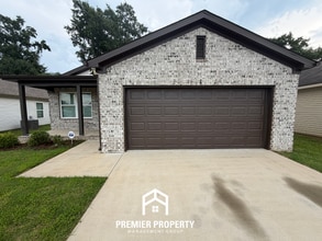 Building Photo - Modern 4BR/2BA Tuscaloosa Home | Stainless Steel Appliances, Hardwood Floors & Covered Patio