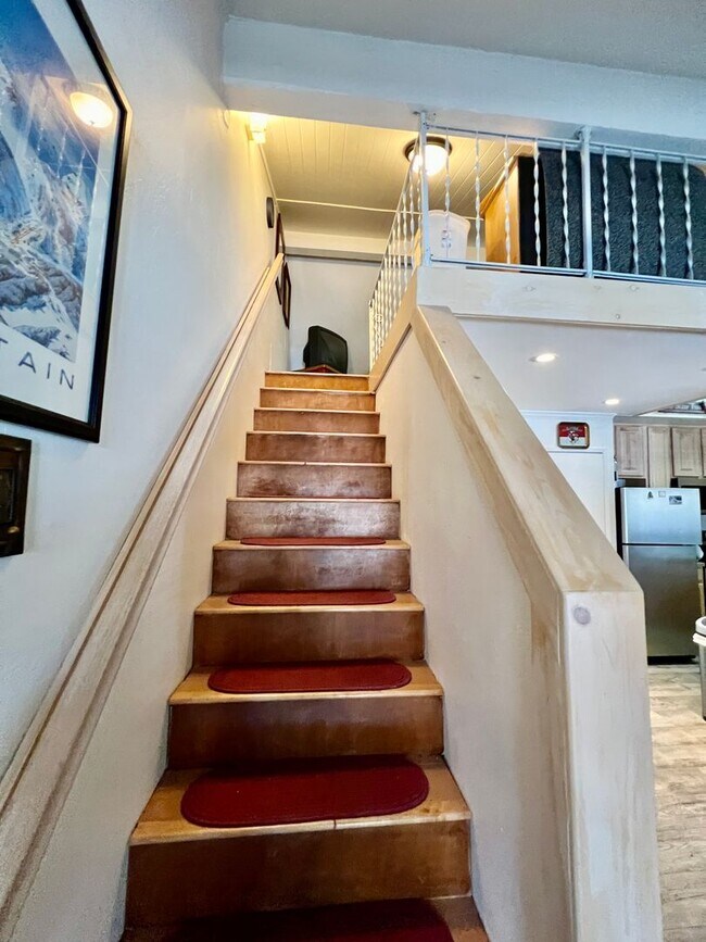 Building Photo - Fully Furnished 1-Bedroom Loft – Sierra Ma...