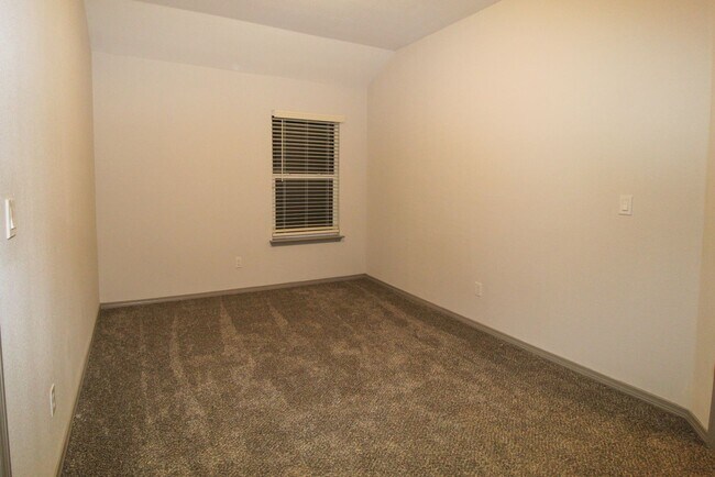 Building Photo - 13709 Lago Vista Ave