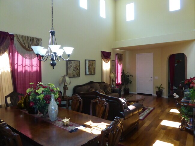 Building Photo - COMING SOON! 4 Bedroom Home in the Canyon Gate Community in Newhall!