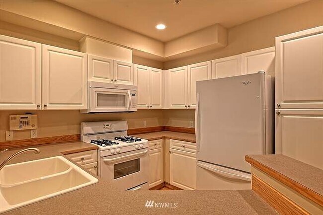 Building Photo - 12530 Admiralty Way