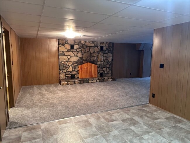 Building Photo - Maryville 37803 - 5 bedroom, 3 bath home - Contact Karen Robertson (865) 454-7626