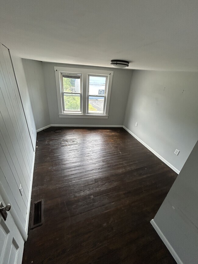 Building Photo - 352 Dunkard Ave