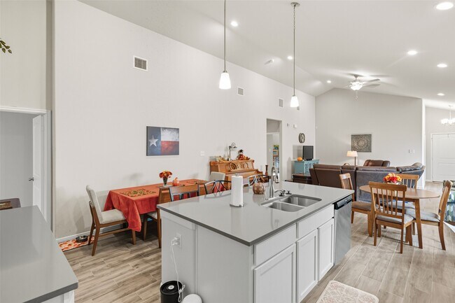 Building Photo - 9977 Tammy Ln